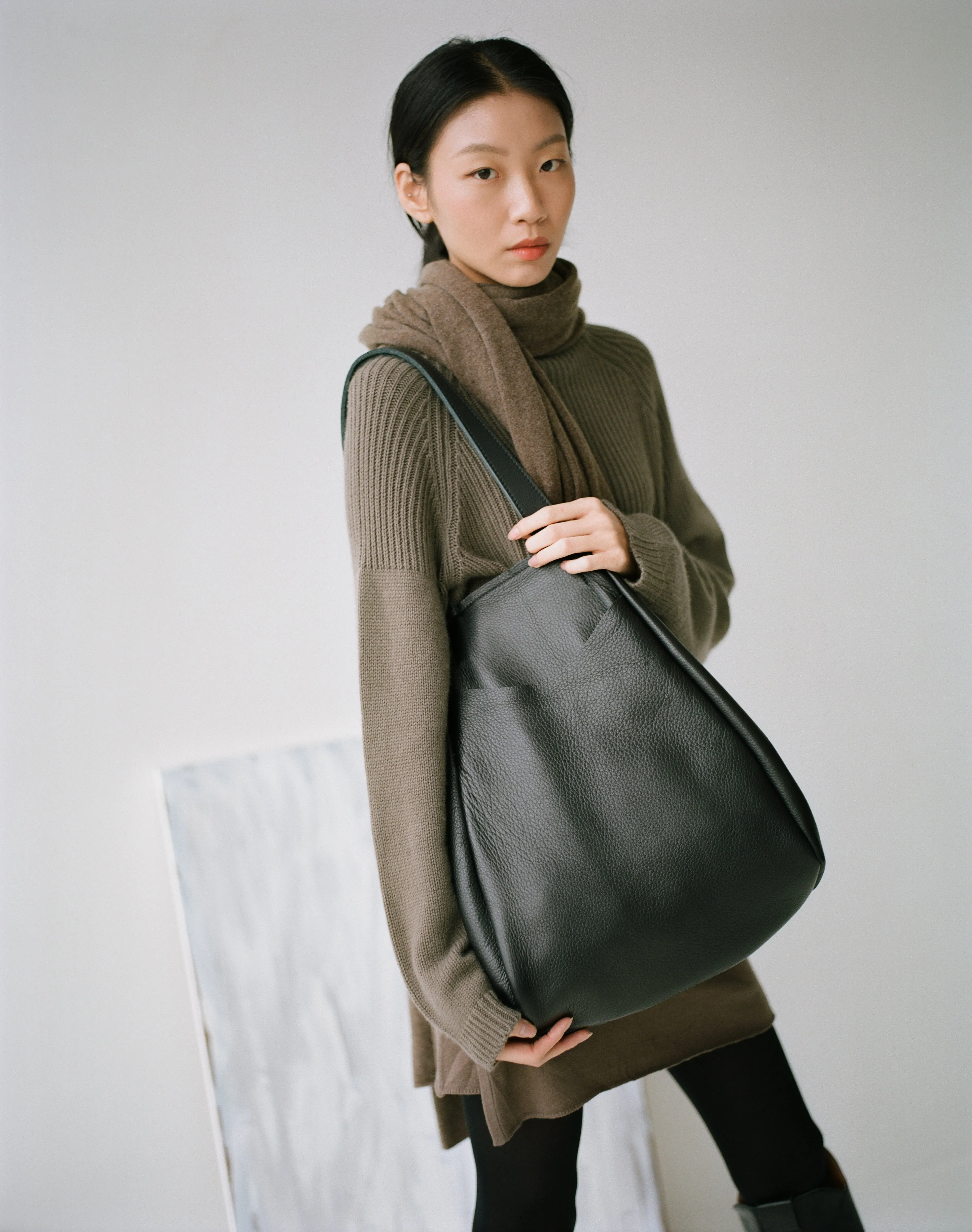 Archy Tote - Black Pebble