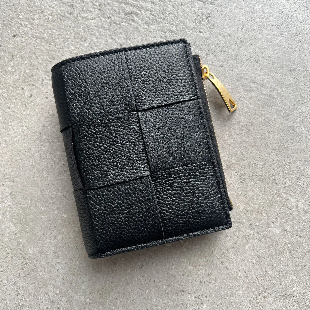 Bi-Fold Zip Wallet Intrecciato 19, Black (G)